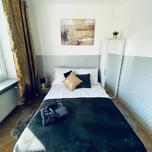 https://clicktheflat-plac-bankowy-apart-rooms.warsawhotelspoland.com